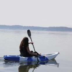 KAYAK MARGOUILLET SIT ON TOP 1 PLACE ANGLER BLEU ET BLANC 29 KAYAK MARGOUILLET SIT ON TOP 1 PLACE ANGLER BLEU ET BLANC -Kayak Aventure Soldes kayak margouillet sit on top 1 place angler bleu et blanc 13